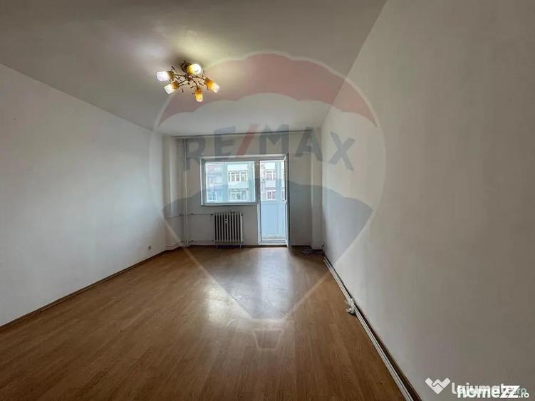Apartament cu 3 camere decomandat în Valea Ialomiței