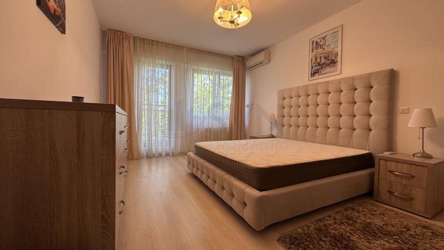 Apartament cu 3 camere semidecomandat, mobilat în Iancu Nicolae
