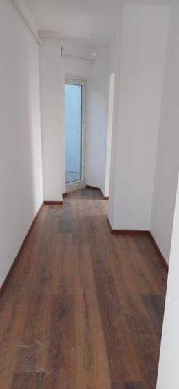 Apartament cu 3 camere semidecomandat în P-ța Romană