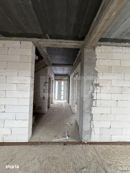 Casă cu 10 camere cu Teren 500 Mp în Malu Mare
