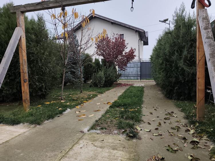 Casă individuală cu 3 camere cu Teren 500 Mp în Gulia