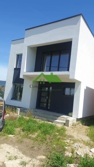 Casă cu 4 camere în Săsar
