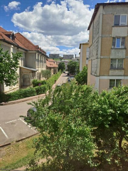 Apartament cu 2 camere semidecomandat în Dărmănești