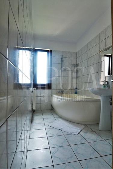 Casă individuală cu 16 camere cu Canalizare în Zorilor