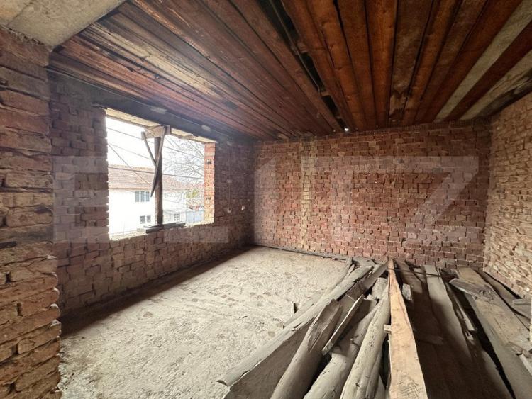 Casă cu 5 camere cu Teren 240 Mp în Central