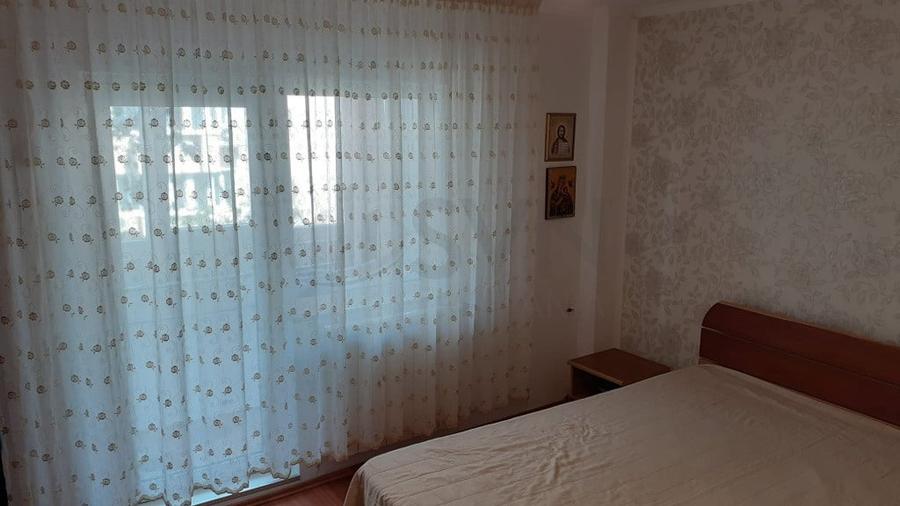 Apartament cu 3 camere decomandat în Nerva Traian
