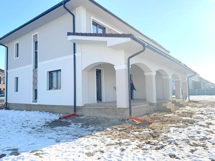 Duplex cu 5 camere cu Canalizare în Ciarda Roșie