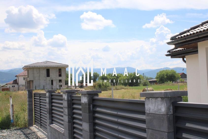 Duplex cu 3 camere cu Canalizare în Cristian