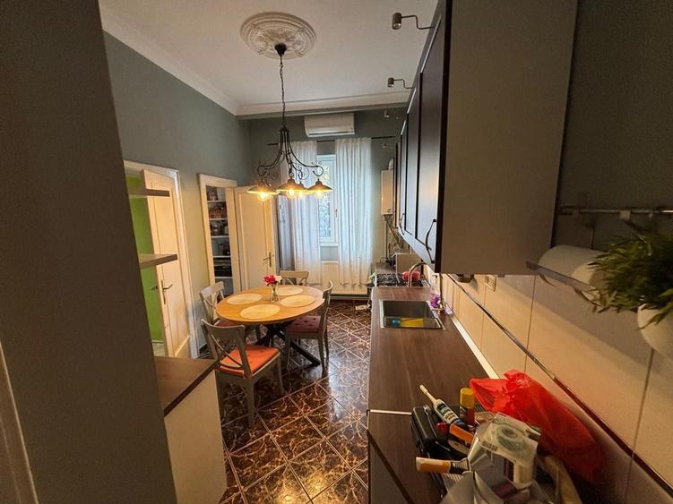 Apartament cu 3 camere semidecomandat, mobilat în Ultracentral