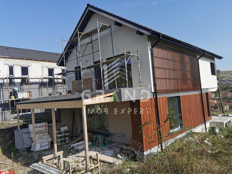 Casă individuală cu 5 camere cu Teren 700 Mp în Chinteni
