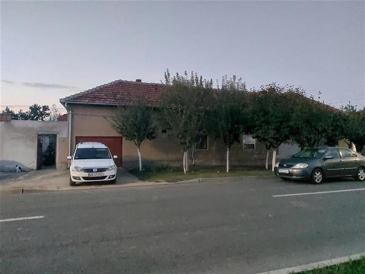 Casă individuală cu 3 camere cu Canalizare în Gai