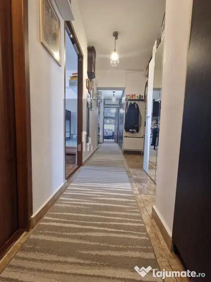 Apartament cu 4 camere semidecomandat în Central