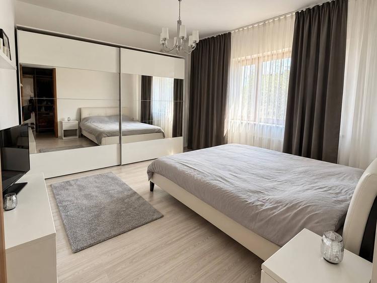 Apartament cu 3 camere decomandat în Mărăști