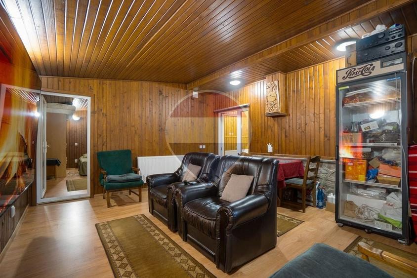 Casă individuală cu 10 camere cu Teren 352 Mp în Castelul Peleș
