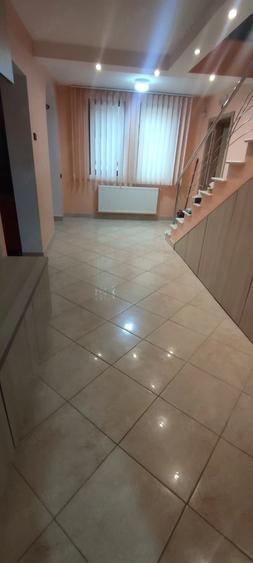 Casă cu Teren 1000 Mp în Central