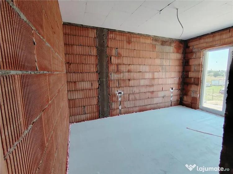 Casă cu 4 camere cu Teren 371 Mp în Moșnița Veche
