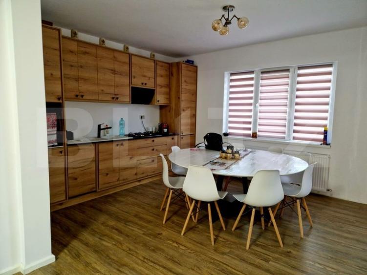 Casă individuală cu 5 camere cu Teren 11506 Mp în Vama
