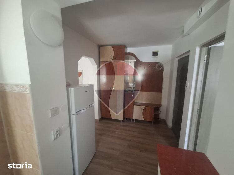 Apartament cu 3 camere, mobilat în Central