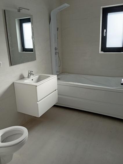 Casă cu 4 camere cu Teren 400 Mp în Bradu