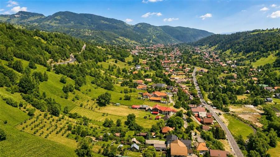 Teren Construcții intravilan de 4409 mp, în Moieciu de Jos