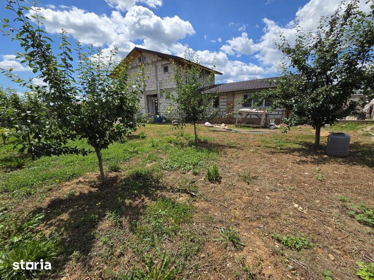 Casă cu 4 camere cu Teren 538 Mp în Priseaca