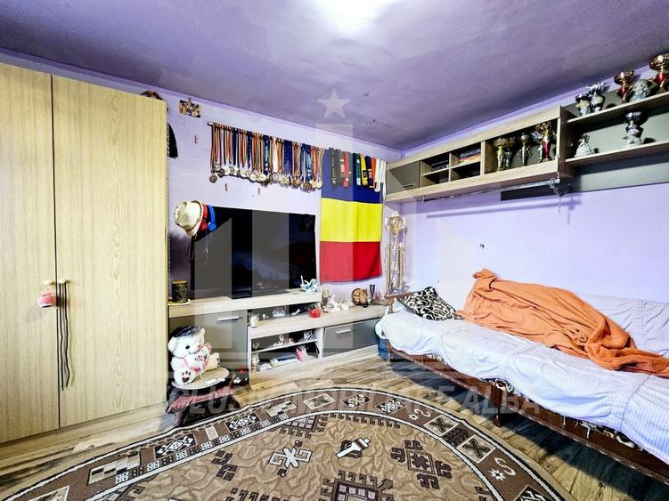 Casă individuală cu 6 camere cu Canalizare în Sud-Vest
