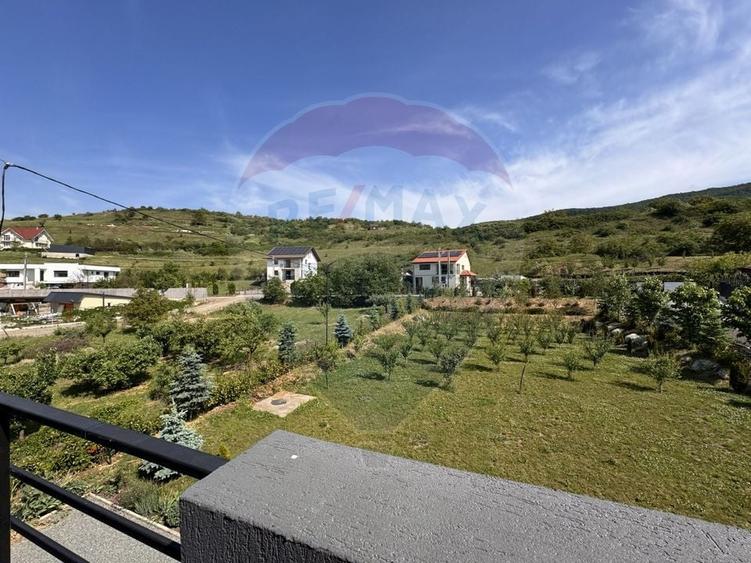 Duplex cu 6 camere cu Teren 500 Mp în Rădaia