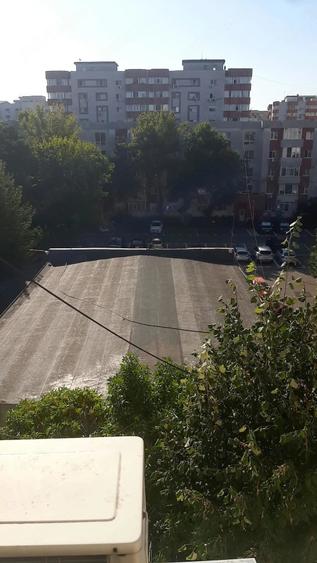 Apartament cu 3 camere decomandat în Drumul Sării