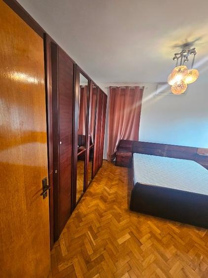 Apartament cu 3 camere semidecomandat în Vatra Luminoasă