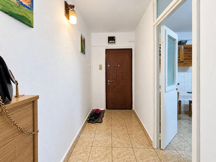 Apartament cu 2 camere semidecomandat, mobilat în Lipovei