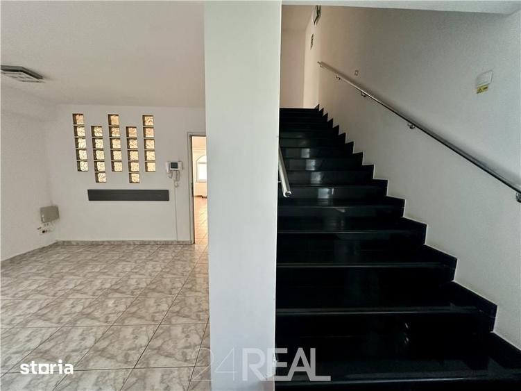 Spațiu comercial, de 88 mp, în Tei