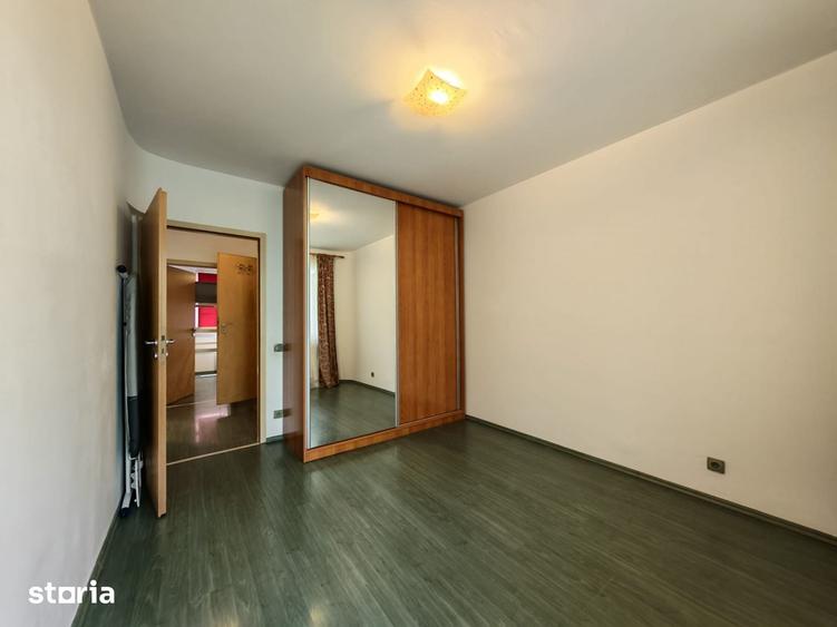 Apartament cu 3 camere semidecomandat în Drumul Taberei