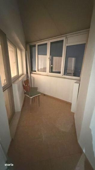 Apartament cu 3 camere semidecomandat în Grivița