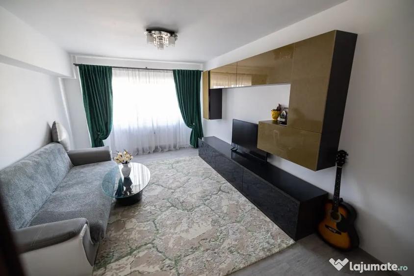 Apartament cu 3 camere decomandat în Central