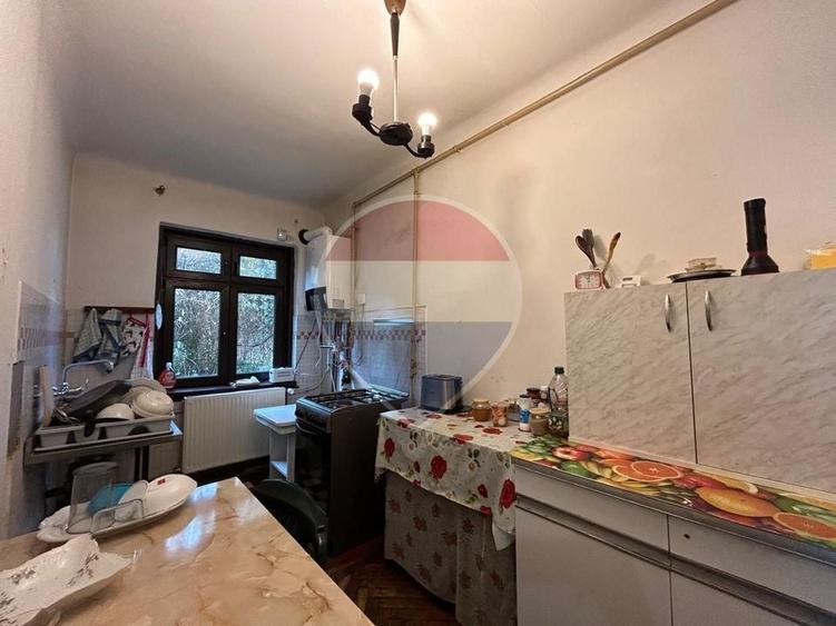 Casă individuală cu 7 camere cu Teren 1064 Mp în Ana Ipătescu