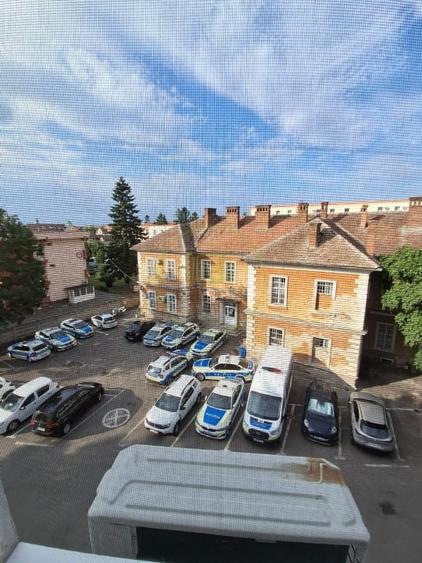 Apartament cu 3 camere decomandat, mobilat în Central