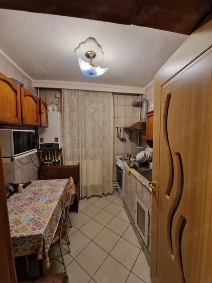 Apartament cu 3 camere semidecomandat în Central
