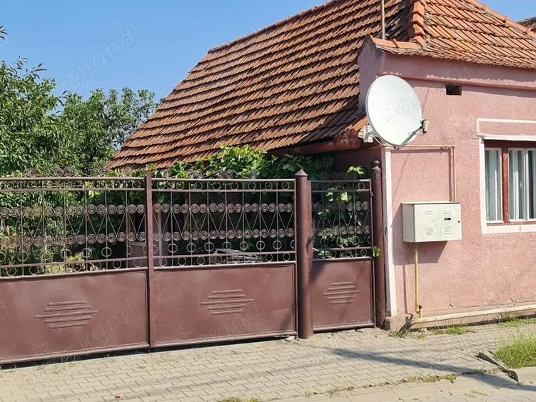 Casă cu 2 camere cu Teren 334 Mp în Vinerea