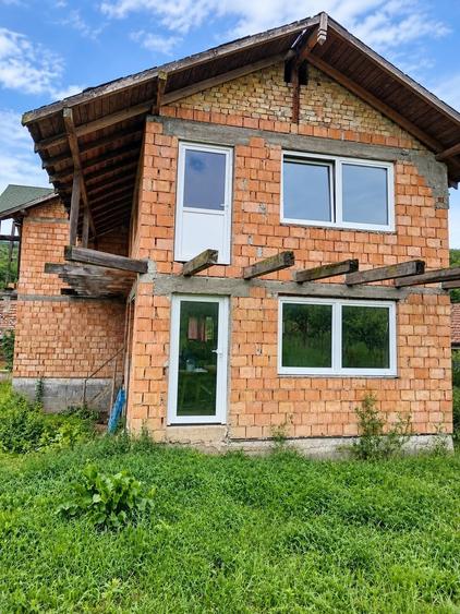 Casă cu 3 camere în Porumbeni