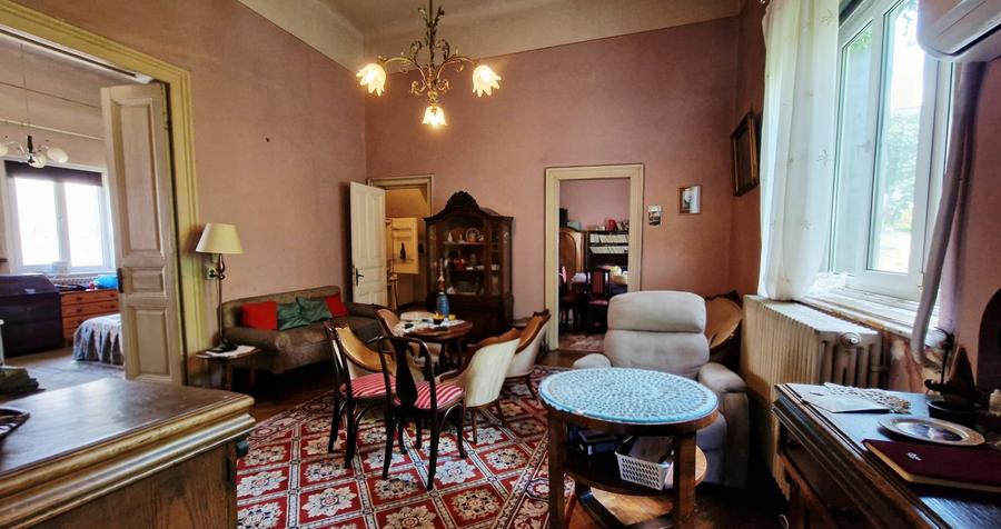 Apartament cu 5 camere semidecomandat în Dacia