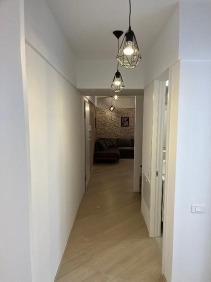 Apartament cu 3 camere decomandat, mobilat în Tineretului
