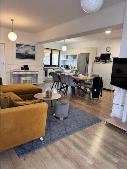 Apartament cu 3 camere semidecomandat în Nord-Est