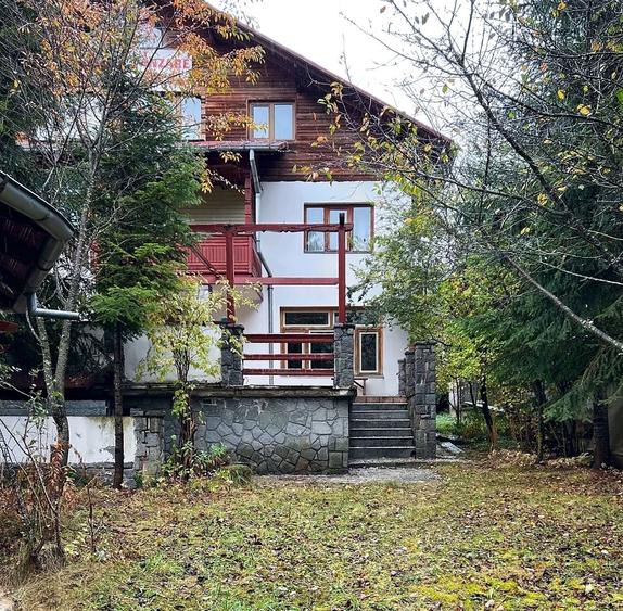 Duplex cu 10 camere cu Teren 400 Mp în Bușteni