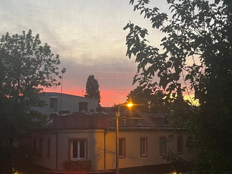 Apartament semidecomandat în Est