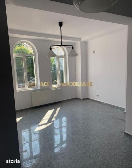 Casă cu 9 camere cu Teren 355 Mp în Ștefan cel Mare