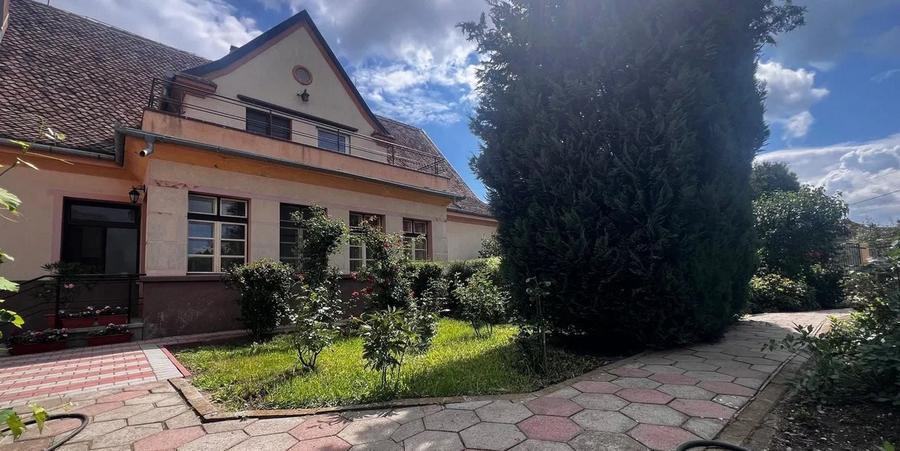 Casă individuală cu 5 camere cu Canalizare în Hălchiu