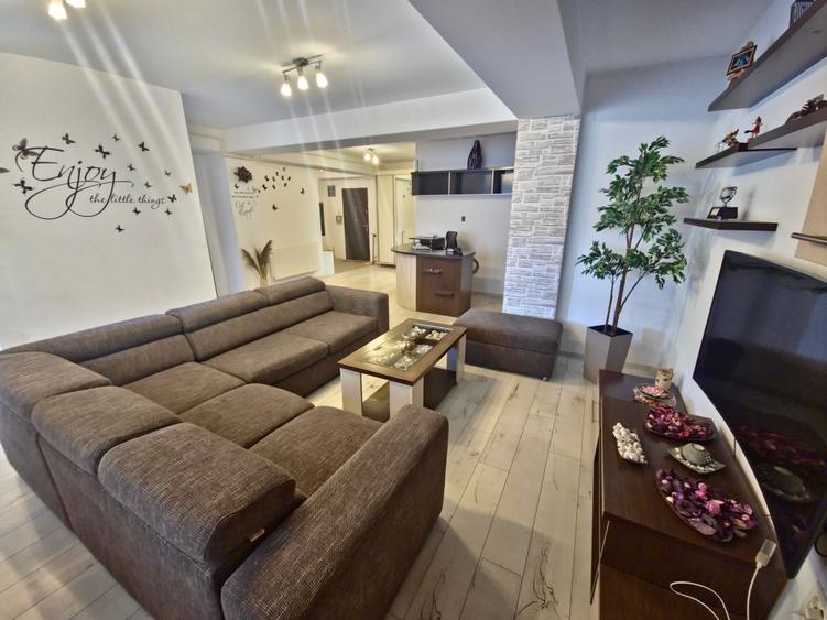 Apartament cu 3 camere decomandat, mobilat în Energia