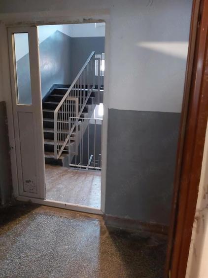 Garsonieră decomandată în Titan