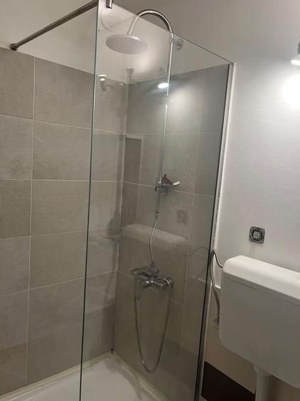 Apartament cu 3 camere decomandat în Gruia