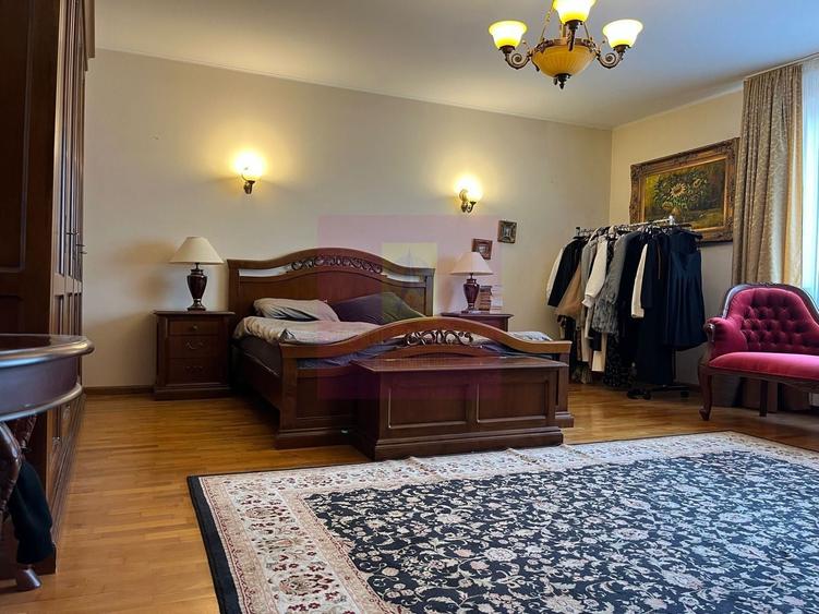 Casă individuală cu 6 camere cu Canalizare în Pipera